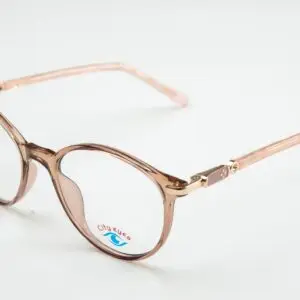 Home تصميم عصري يجمع بين خامة الاستيت الفاخرة وخفة الوزن، مع أيادٍ ملبسة بتفاصيل معدنية ذهبية أنيقة تمنح الفريم لمسة فاخرة وراقية.